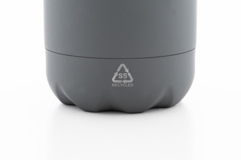 Butelka z ze stali nierdzewnej z recyklingu