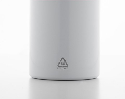 Butelka z ze stali nierdzewnej z recyklingu