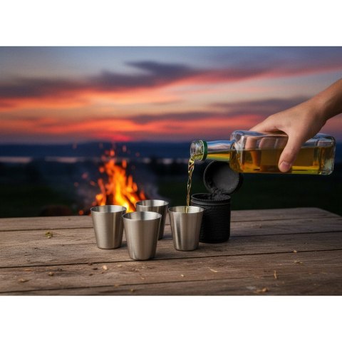 Zestaw metalowych kieliszków