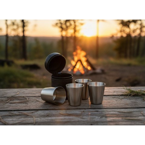 Zestaw metalowych kieliszków