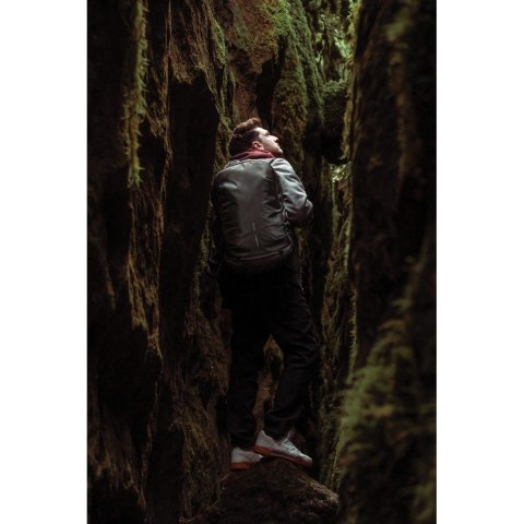 Bobby Explore plecak chroniący przed kieszonkowcami