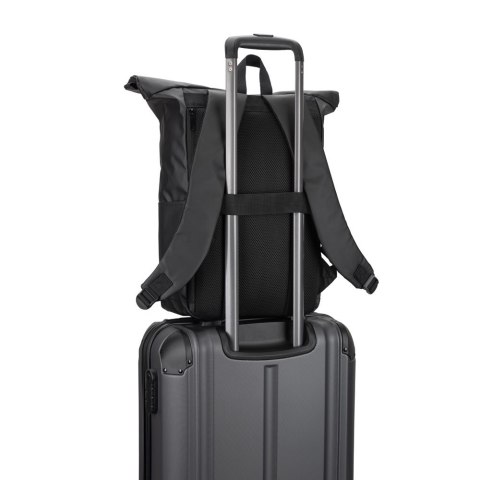 OSASCO BPACK. Plecak typu roll top z zamkiem błyskawicznym, który umożliwia zwinięcie górnej części w celu dopasowania do objęto