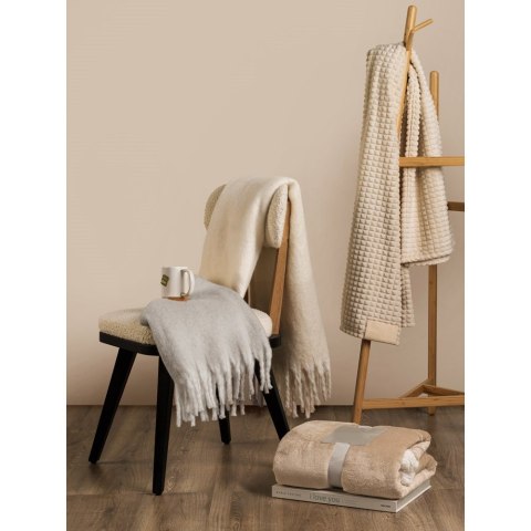 COMFY. Koc z poliestru pochodzącego z recyklingu (100% rPET) (300 g/m²), w dotyku przypominający moher