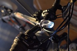 Lampka rowerowa COUTI przednia (białe diody)